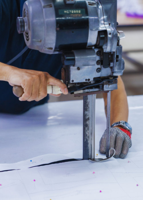 ตัด - ขั้นตอนการผลิตยูนิฟอร์ม Toffy Boutique